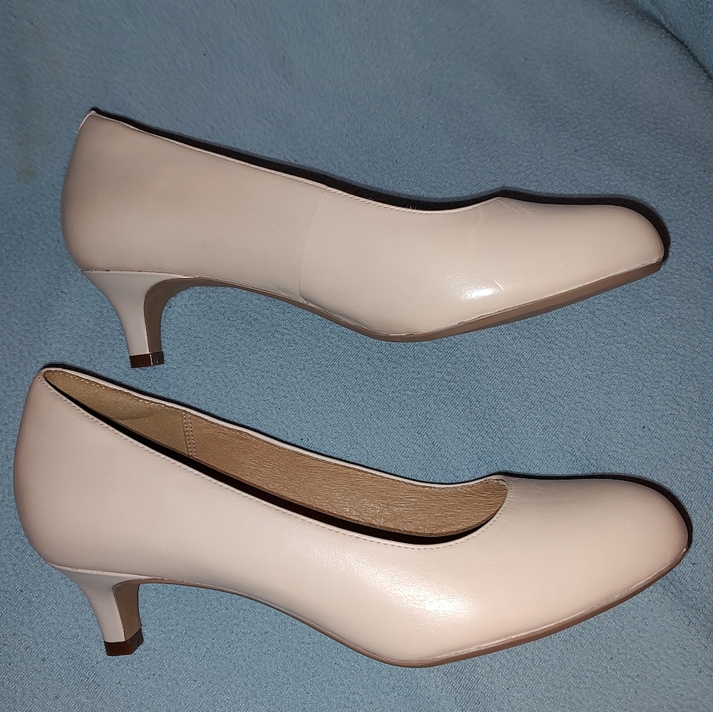 Clark's Heavenly Shine kitten heels